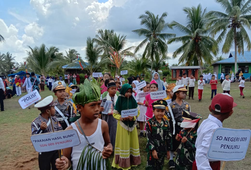 Meriahkan HUT RI, Desa Penjuru Gelar Pawai Karnaval Hingga Lomba Permainan Tradisional